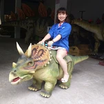 Wandeltochten met Triceratops-scooters